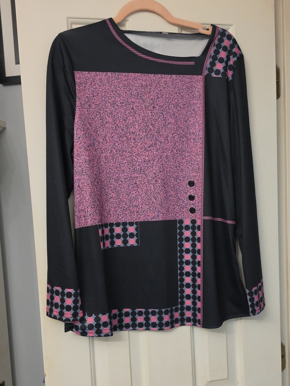 New Without Tags Long-Sleeve Black and Pink Panel Print Tunic Size Large